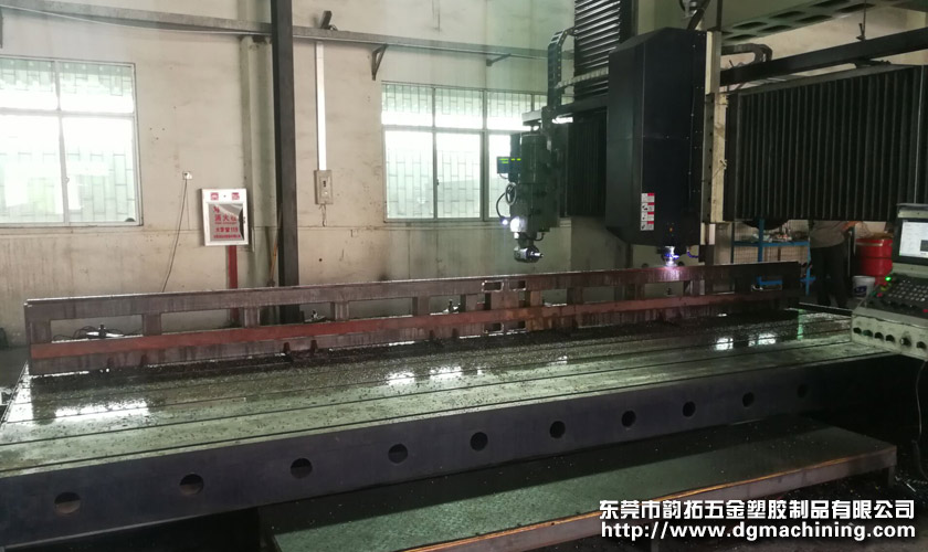 大型數(shù)控龍門銑加工操作人員的安全生產注意事項