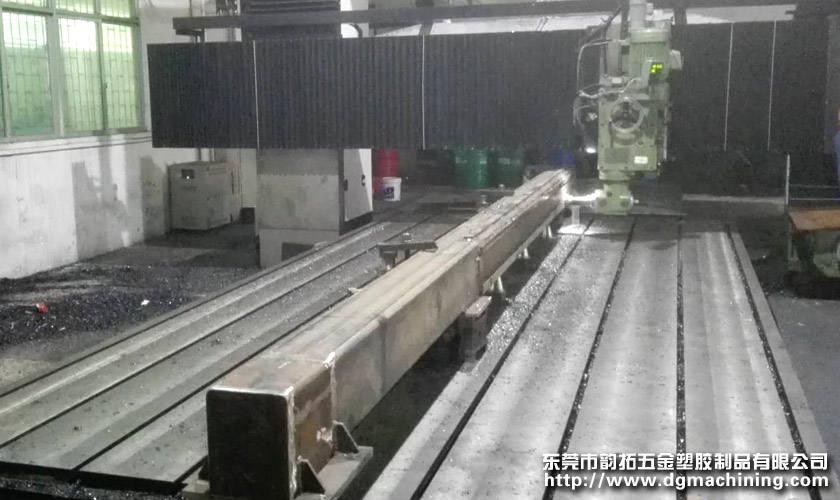 大型數(shù)控龍門銑機械加工